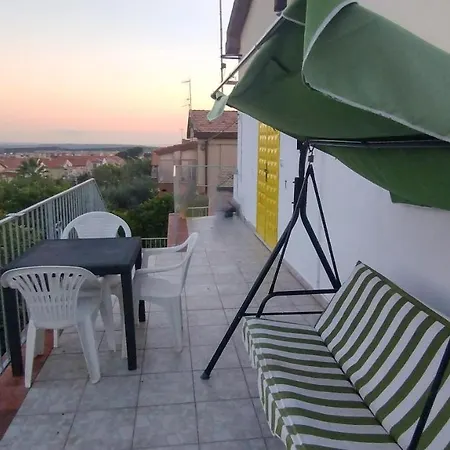 Appartamento Con Cortile E Terrazza Sud Sardegna *